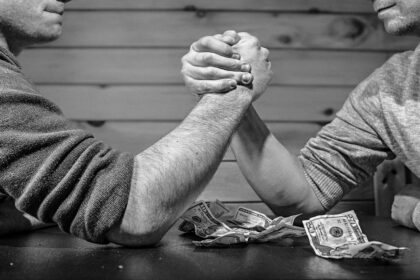 Menghadapi Persaingan Bisnis yang Menjual Produk Serupa