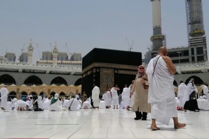 Cara Menabung untuk Umroh dari Gaji Kecil